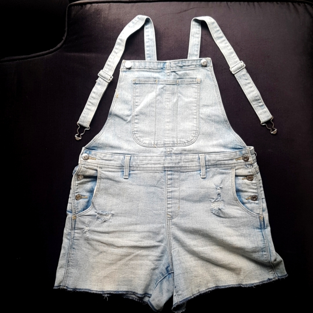 Old Navy Overall Shorts || Size: Medium